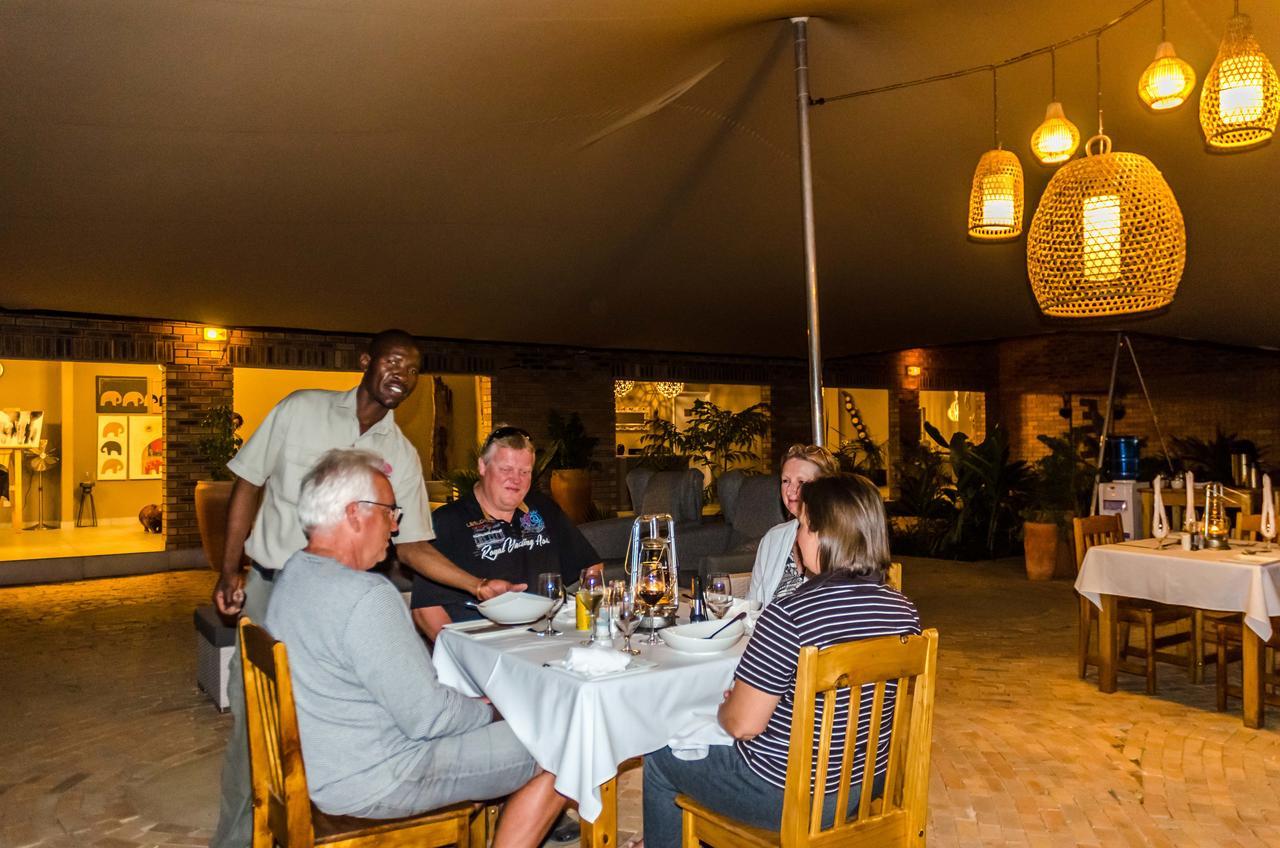 Vila Tlouwana Camp Kasane Exteriér fotografie